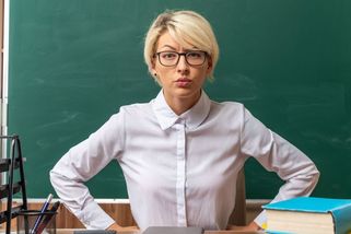 Neměla jsem dost peněz na synův školní výlet. Učitelka mě přede všemi poslala na brigádu - Médium.cz