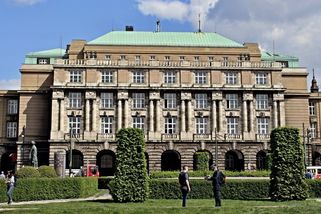 „Hodinu pravdy“ zneužívají levicoví extrémisté. Tahají ze systému peníze - Médium.cz