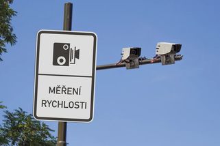 Další dva radary v Hradci začnou měřit. Nové měřiče v Kuklenách a Malšově Lhotě ~