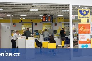 Na poště nově můžete vybírat hotovost z účtů všech bank
