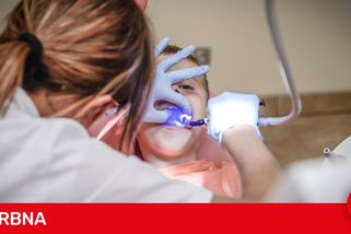 Pojišťovny zaplatí od ledna u zubařů novinky: bílé plomby i ošetření kanálků