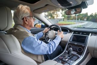 Jak je to letos ze zdravotními prohlídkami seniorů? Povinné jsou později a papír nepotřebujete