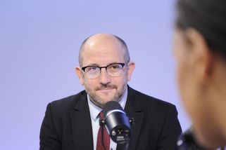 Sociolog upozorňuje na přehlížený problém. Bohatneme, ale hrozí nám další krize