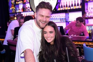 Tenhle fešák je jediný syn Karfíka z My všichni školou povinní. Podobu byste hledali těžko!