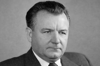 30 let tajil syfilidu. Klement Gottwald nechal uvěznit vlastní doktory, Sověti z něj udělali mumii - Médium.cz