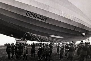 Tlak na vývoj AI roste. Hrozí katastrofa podobná Hindenburgu, varuje odborník