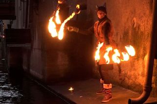 Vltavské břehy zaplnili pražští strašidelní pekelníci - Novinky