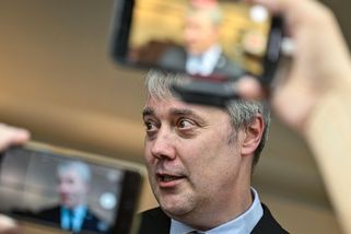 Zbytečný vlastňák a tragikomedie, hodnotí manévry TOP 09 politologové - Novinky