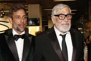 Podoba s otcem není náhoda. Janek Bartoška dnes drží víc, než je vidět - Médium.cz