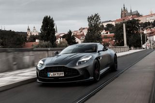 Elegance na cestách i působivý supersport. Test Aston Martinu DB12 - Novinky