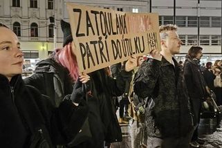 Generálka na nedělní demonstraci. V Brně už začali, hlavním tématem byl Macinka
