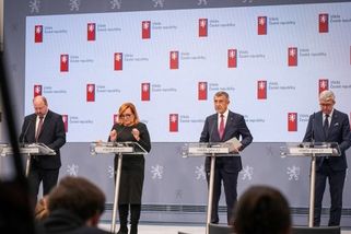 Nová vláda zruší koncesionářské poplatky. Jak ale nahradí financování ČT a ČRo, zatím sama neví