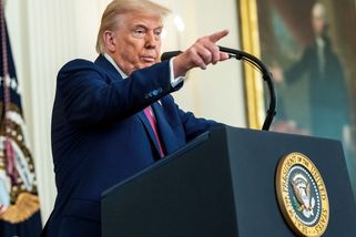 Za drahou naftu může Trump: Proč ji nebereme rovnou z Ruska a překupujeme s přirážkou od Ameriky? - Médium.cz