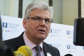 Ludvík se vrací pracovat do Motola. Už má stanovenou funkci