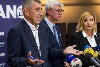 Vyšší sekera i bez zbrojení. Vláda schválila rozpočet se schodkem 310 miliard