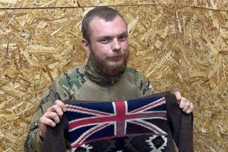 Byl to hloupý nápad. Rusové ukázali video s Britem, kterého zajali v Kurské oblasti - Novinky