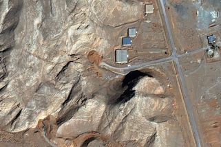 Írán zpevňuje podzemní jaderný komplex, ukazují satelitní snímky - Seznam Zprávy