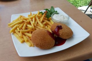 Smažák: Jídlo, na které nedají Češi dopustit. Většina z nich ho však neumí správně připravit - Médium.cz