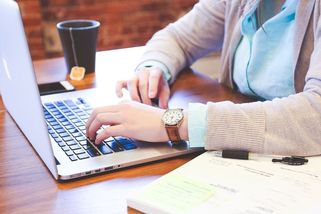 Důchod místo práce? Starší zaměstnanci prý spíš škodí, než pomáhají - Médium.cz