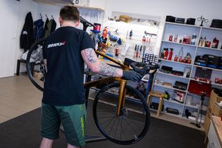 Servisy kol podražily a čeká se na ně i měsíc - Novinky