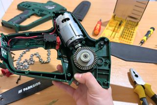 Parkside pila po prvním řezání: Šokující opotřebení převodů nás zarazilo