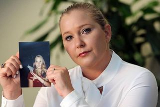 Vozil si nezletilé dívky i z Česka, řekla při podání žaloby na Epsteina. Loni zemřela za podivných okolností - Novinky