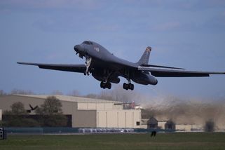 Chystá se rozhodující úder na Írán? Trump chce válku rychle ukončit, zůstaly mu ale jen dvě možnosti