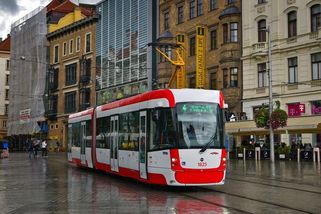 Jsem „bohatý“ jen na papíře. Realita českého inženýra, který si nemůže dovolit ani nové auto - Médium.cz