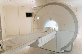 MRI a chyba personálu. Kovová láhev se stala smrtící střelou - WN24.cz - World News 24