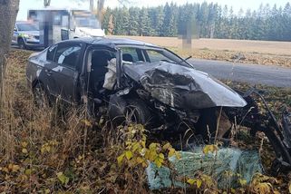 Tajná projížďka na Karlovarsku skončila drsnou havárií. Motor letěl dvacet metrů - Novinky