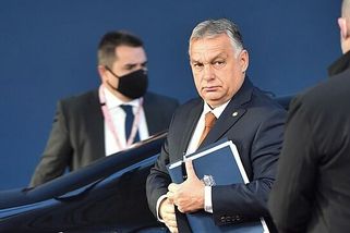 Pod Orbánem se začíná viditelně houpat premiérské křeslo - Médium.cz