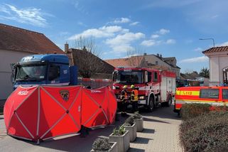 Náklaďák v Rudné u Prahy srazil chodce, na místě zemřel - Novinky