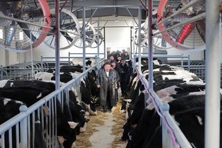 Vysmátý Kim Čong-un přiznal problémy s výrobou potravin - Novinky