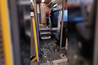 Proč? Tři opilí muži zdemolovali vagón vlaku do Prahy - Novinky