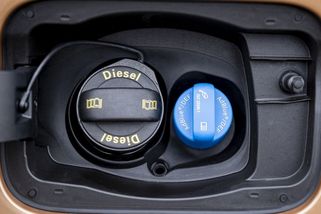 Nafta citelně podraží - Novinky