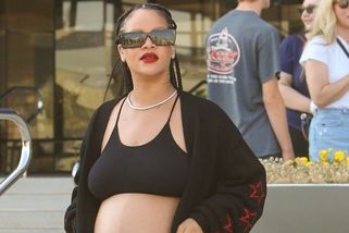 Rihanna se svlékla do lososového prádélka: I takhle sexy může být těhotenství a hustá ofina! - Super.cz