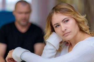 Jak to vidí chlap: Pořád chodí za bývalkou a bojím se, že jsem jen náplast na nepovedený vztah - Proženy.cz