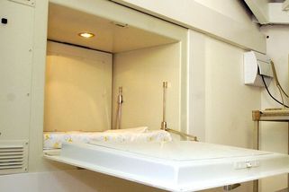 Kamera zachytila i ženské ruce s plínami. V babyboxu našli novorozenou holčičku - Novinky