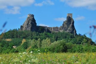Trosky: Nejmagičtější z českých hradů skrývá podzemní labyrint. Nikdo neví, kam chodby vedou - Médium.cz