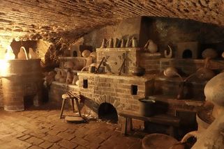 Před 21 lety se v centru Prahy propadla dlažba a odhalila starou alchymistickou laboratoř - Médium.cz