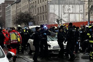 Afghánec ve zrychlujícím Mini Cooperu. Co zatím víme o útoku v Mnichově - Seznam Zprávy