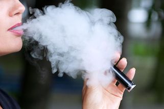 Ministerstvo chce zakázat vapování - Novinky