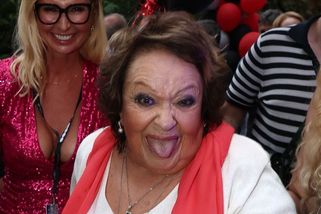 Takhle řádí Jiřina: Legendární Bohdalka ve Varech jako utržená ze řetězu - Super.cz