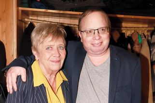 Syn Jaroslavy Obermaierové je i v dospělosti závislý na mámě. Předčasný porod, deprese a invalidita - Médium.cz