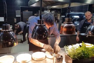 Brněnské restauraci na periferii věřil kdysi málokdo. Teď ji ocenil i Michelin - Novinky