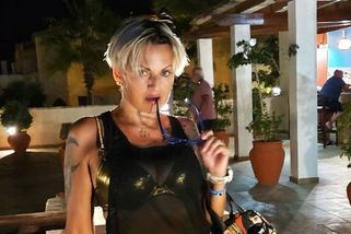 Nestydatá padesátka Olivie Žižková: Založila si účet pro dospělé a ukázala, co má pod sukní – eXtra.cz