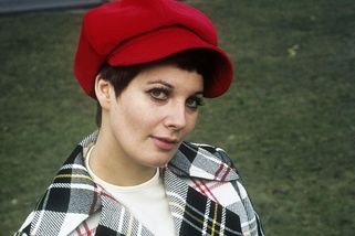 Česká Dolly Levi (†37) cvrnkala po mužích knoflíčky z výstřihu. Poslední koncert měla v nemocnici pár hodin před smrtí - Super.cz