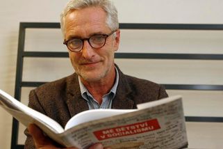 Tomáš Hanák: Přežil alkoholové peklo i pokus o únos syna. Klid našel mezi kolejemi