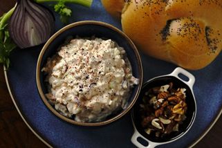 Rychlá pomazánka z pečeného kuřete. Masa stačí jen kousek a máte večeři plnou bílkovin - Proženy.cz