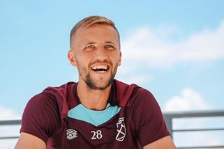 SportWin » Fotbal » Z lavičky náhradníků zpět na výsluní. Odepsaný dříč znovu táhne potápějící se londýnský klub